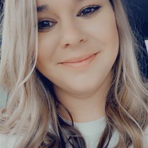 Meet your Posher, Lara